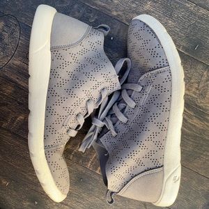 Bearpaw sneakers 👟